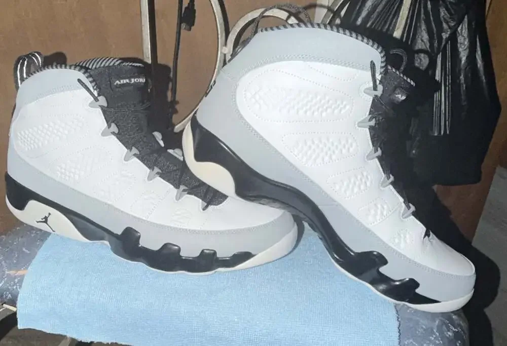 Air Jordan 9 Retro Barons 2014 Sneakers 302370-106